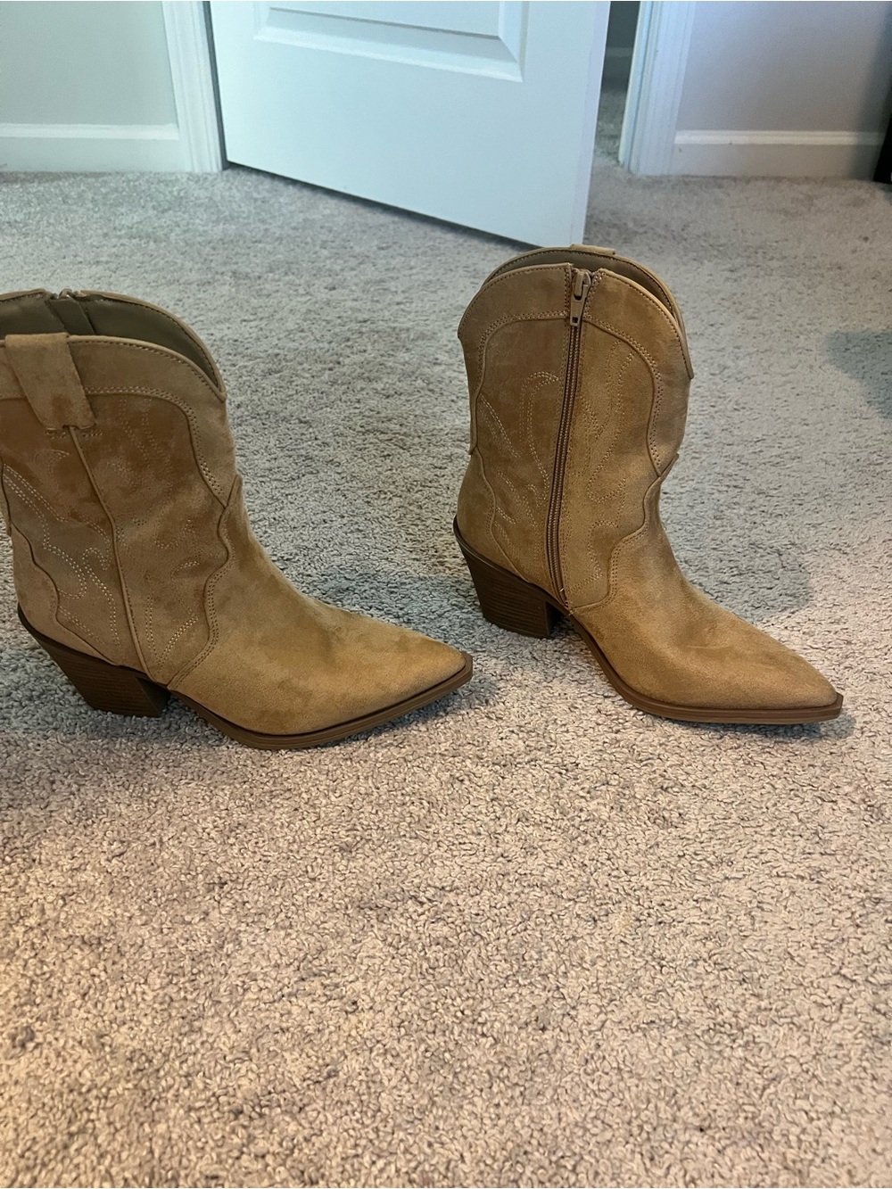 Universal Thread Women's Tan Suede Western Ankle Boots